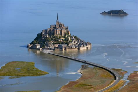 mont saint michel ambré.